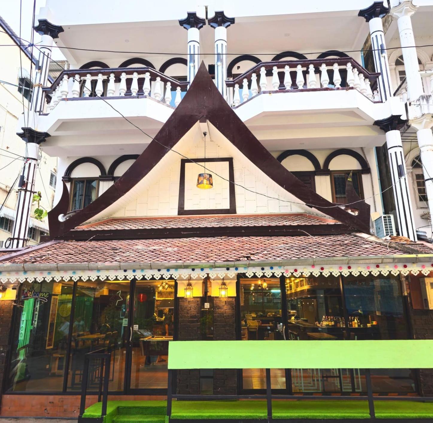 Rock Shore Patong Hotel Exterior photo