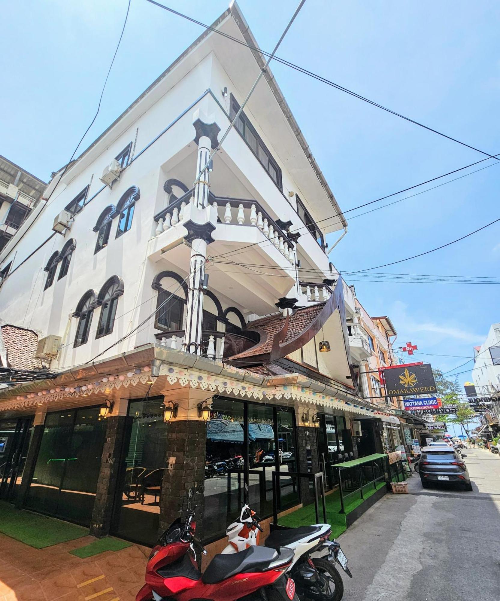 Rock Shore Patong Hotel Exterior photo